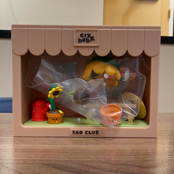 TRADING (DO NOT BUY) CRYBABY Sad Club Series Scene - Withering Flower 🌻 - Picture 2 of 2